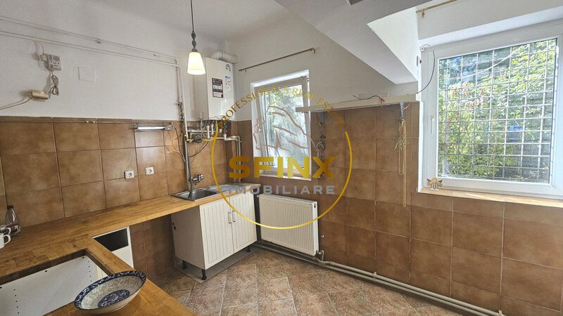 Titan Basarabia Costin Georgian 3 camere in casa  centrala comision 0!